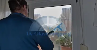 Ein Fenster da grade von unserem Fensterputzer geputzt wird